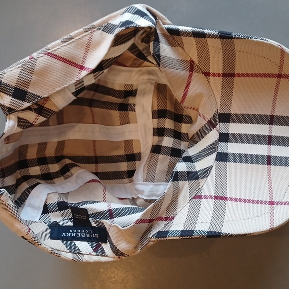 Burberry signature check baseball hat/ never worn - Picture 5 of 6